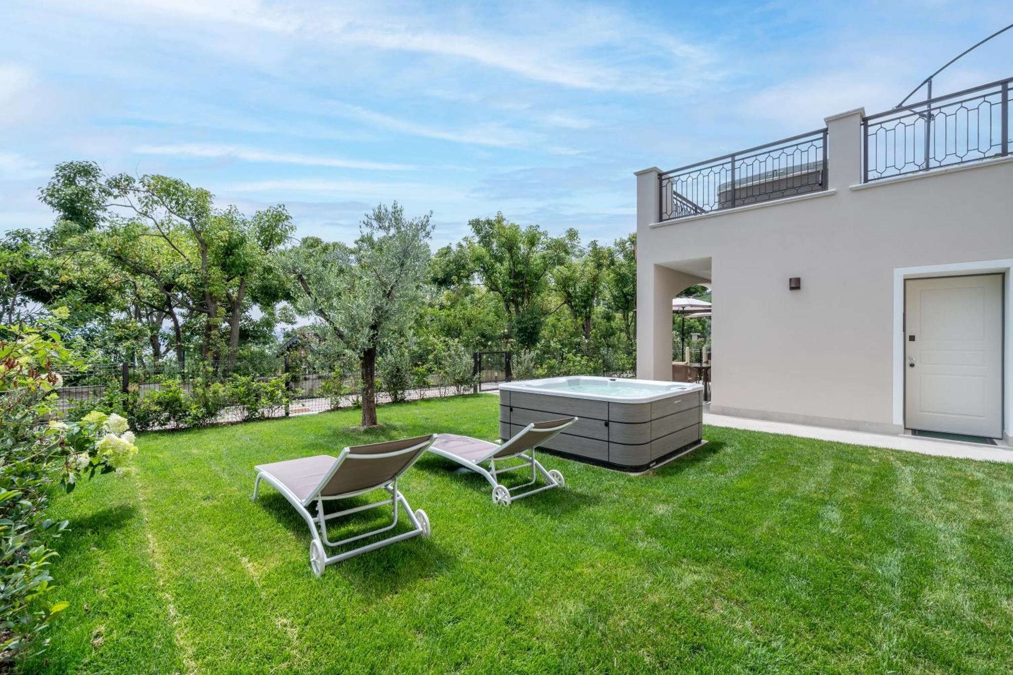 Villa Silvia Apartments San Felice del Benaco Exteriör bild
