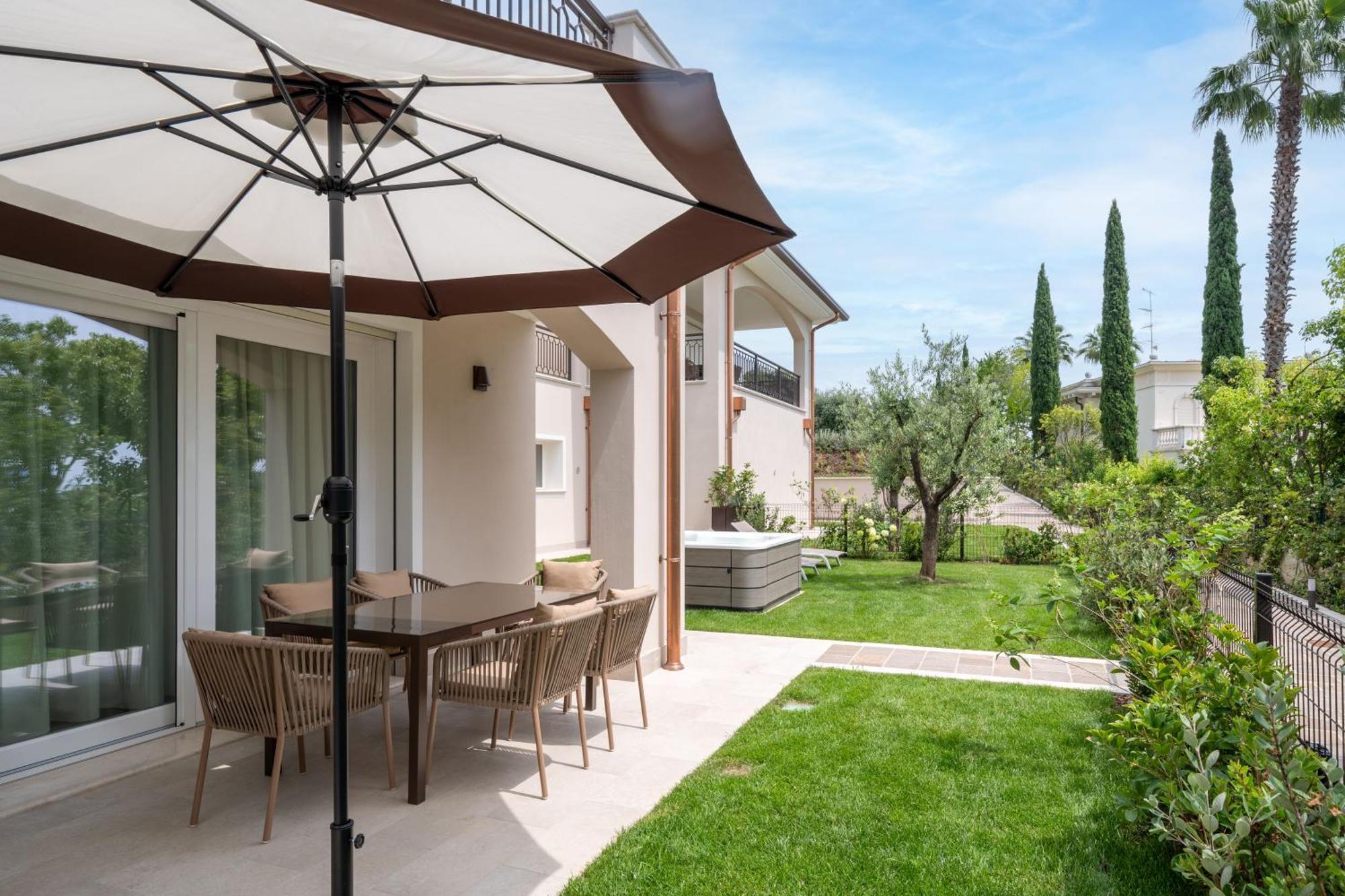 Villa Silvia Apartments San Felice del Benaco Exteriör bild