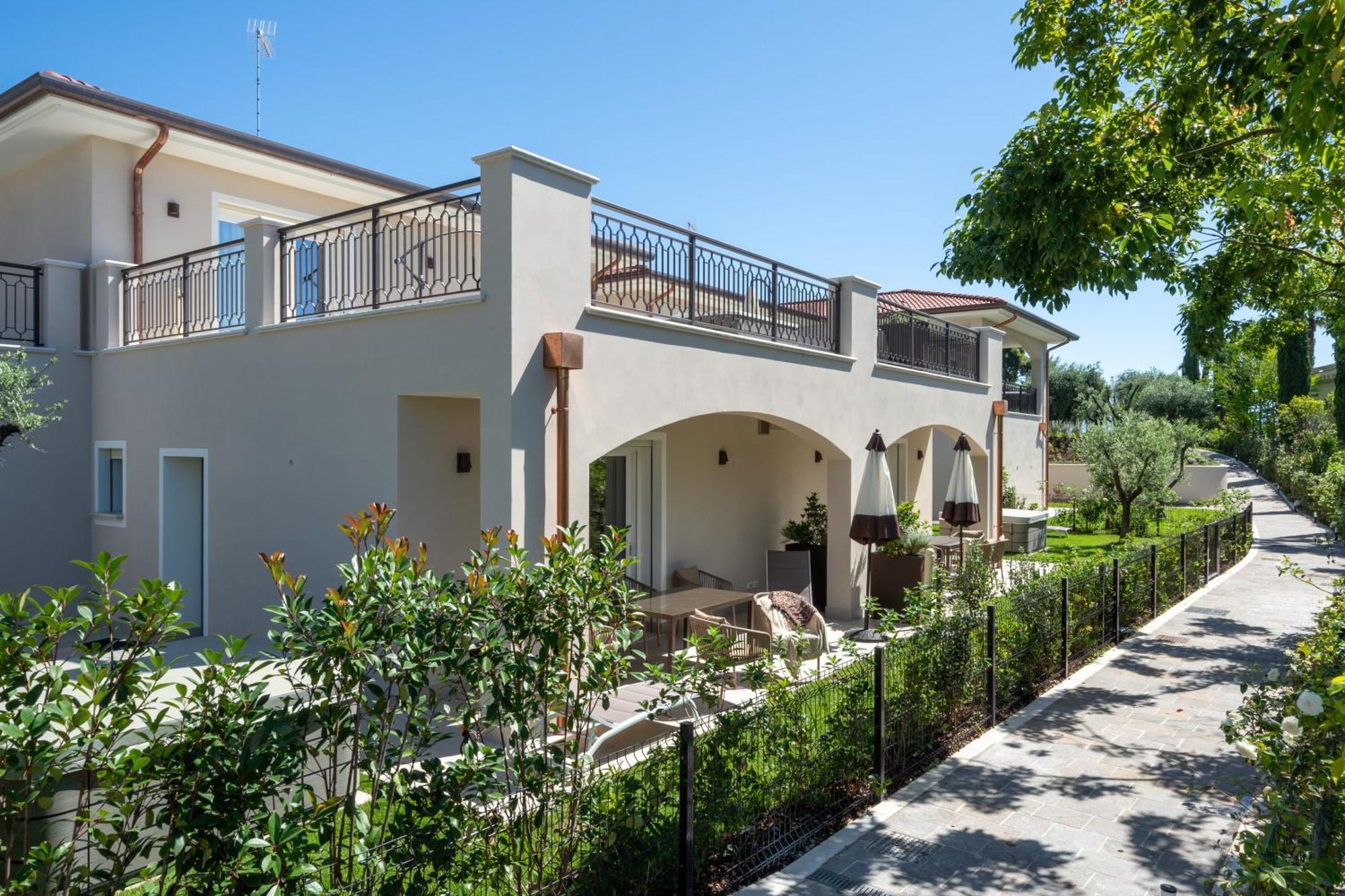 Villa Silvia Apartments San Felice del Benaco Exteriör bild