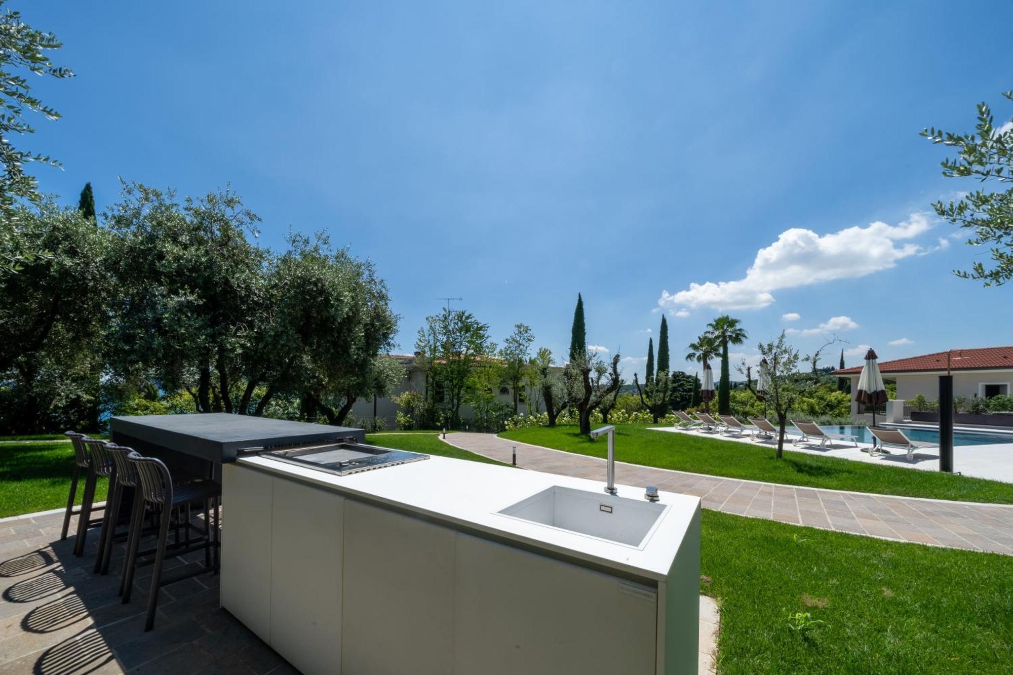 Villa Silvia Apartments San Felice del Benaco Exteriör bild