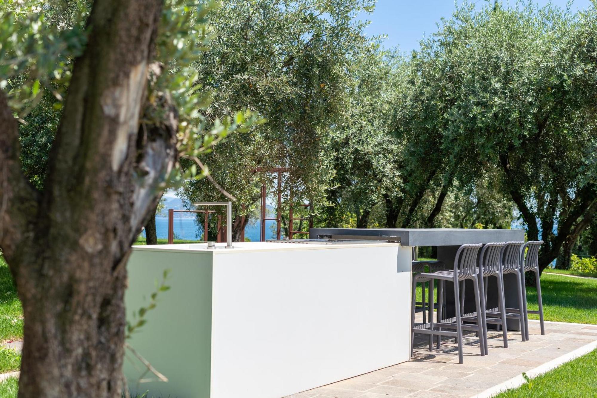 Villa Silvia Apartments San Felice del Benaco Exteriör bild