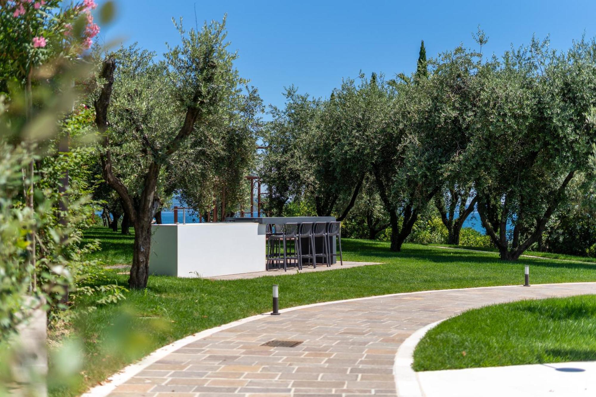 Villa Silvia Apartments San Felice del Benaco Exteriör bild