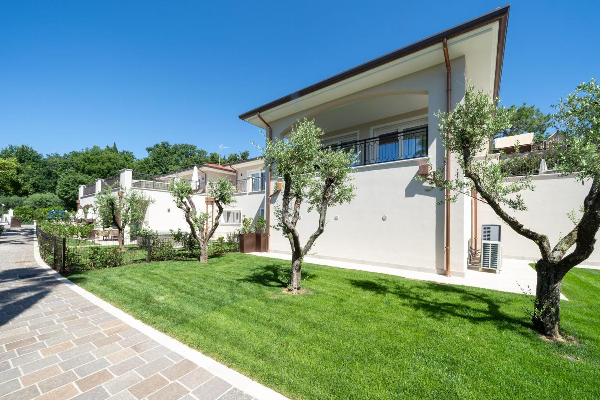 Villa Silvia Apartments San Felice del Benaco Exteriör bild