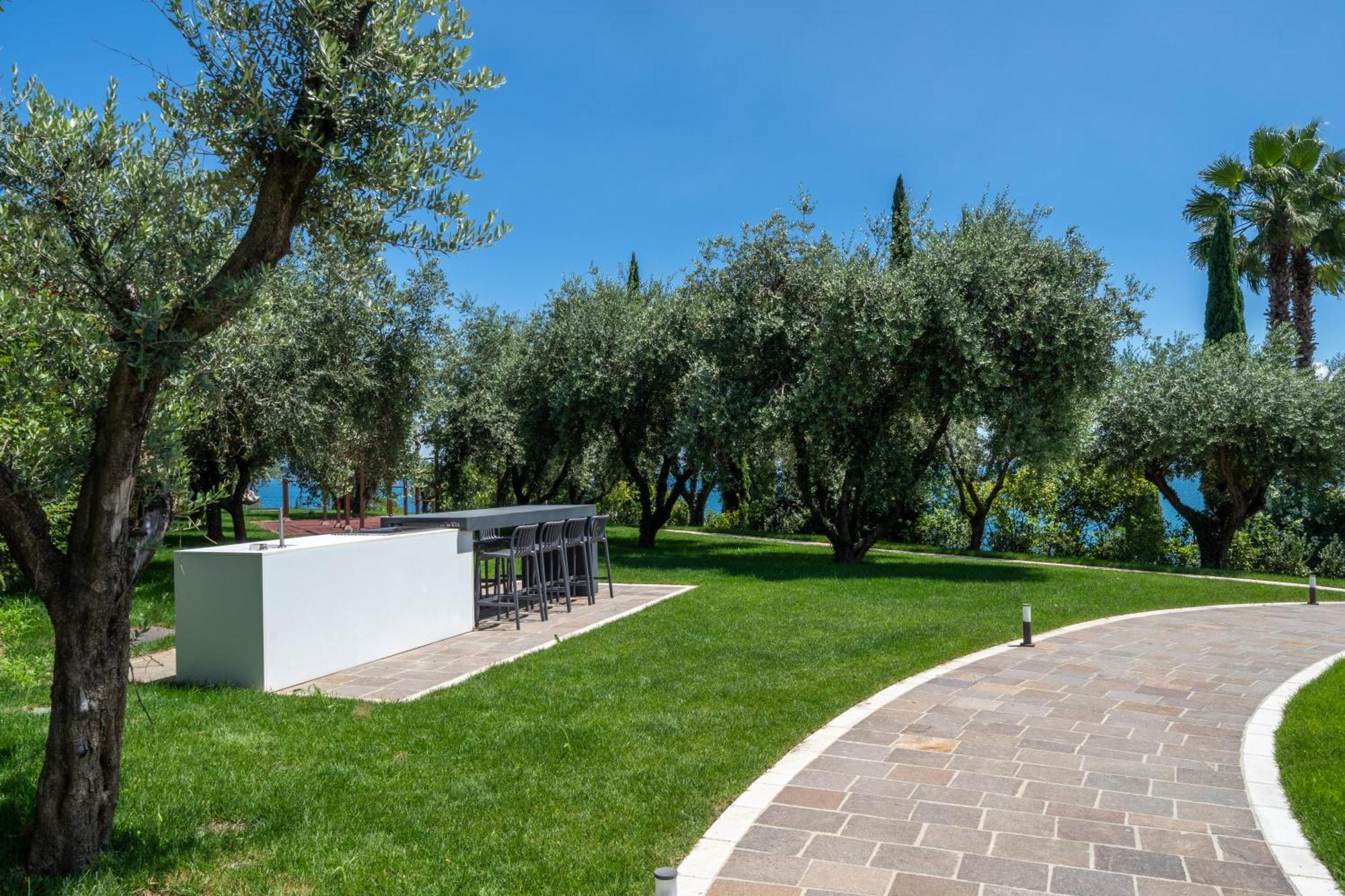 Villa Silvia Apartments San Felice del Benaco Exteriör bild