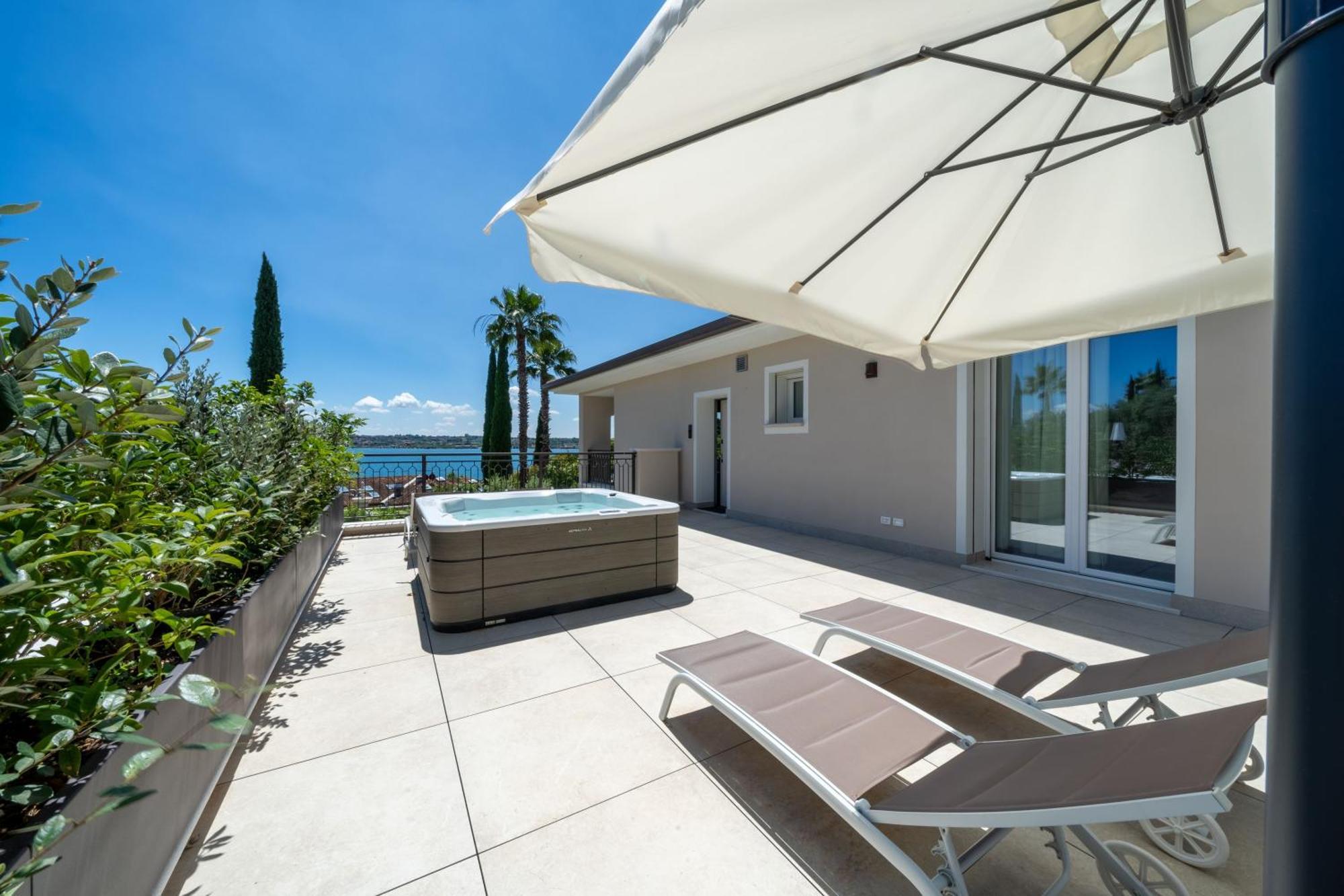 Villa Silvia Apartments San Felice del Benaco Exteriör bild