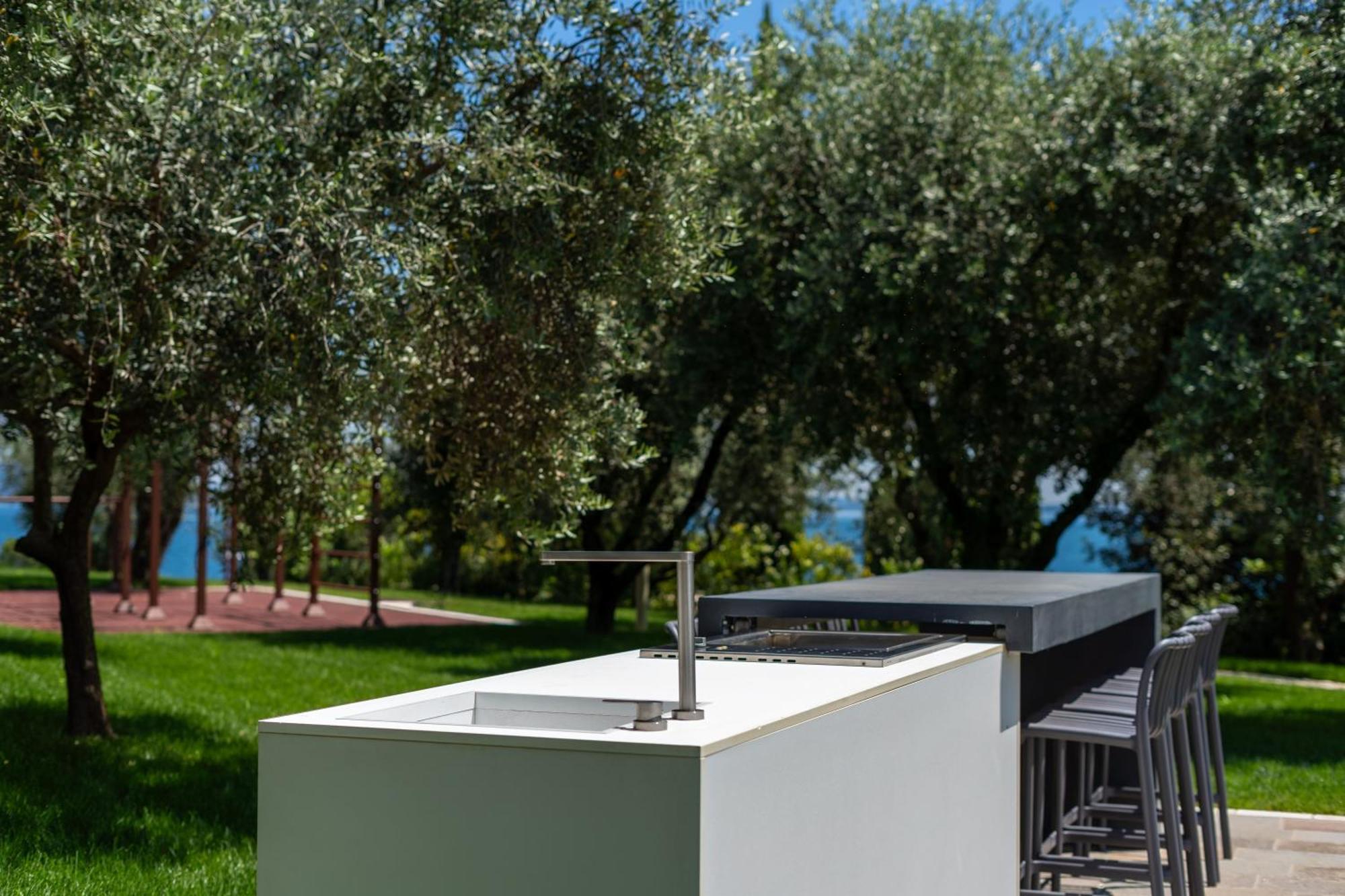 Villa Silvia Apartments San Felice del Benaco Exteriör bild